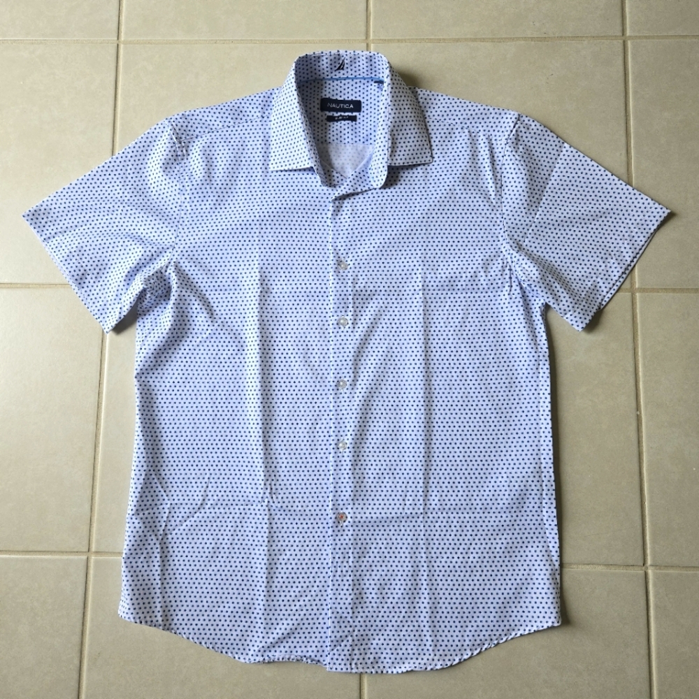 Nautica Mens Medium M 15-15.5 Light Blue Short Sleeve Button Down Collared Shirt